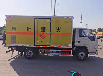 柳林爆破器材运输车工人安全操作规范与智能技术保障